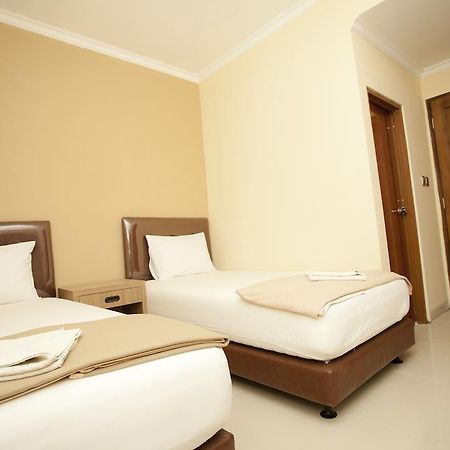 Benito Residence ทังเกอรัง ภายนอก รูปภาพ